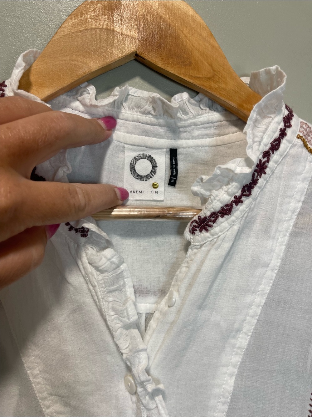 Anthropologie Gwyneth White Peasant Blouse with Pink Embroidery - Picture 4 of 7